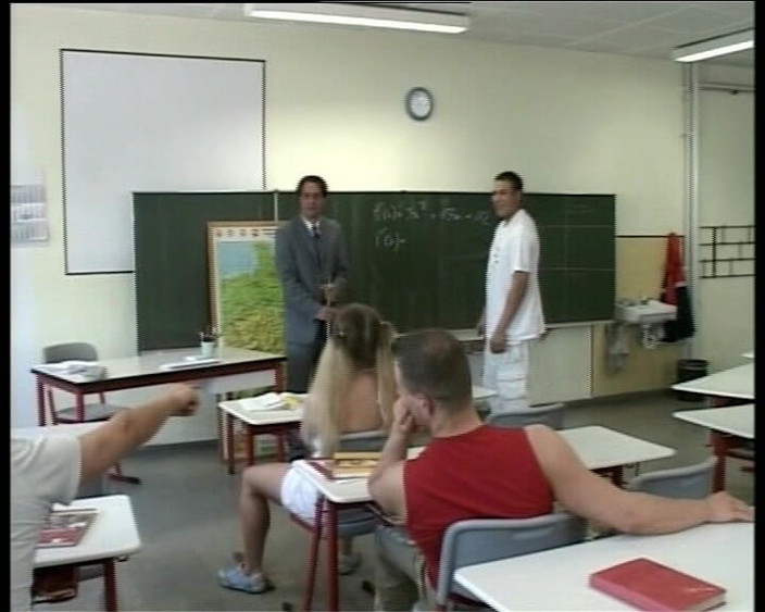 German's Young Babes: Dwie urocze uczennice z Niemiec zerżnięte razem w klasie