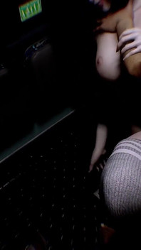 Sex în autobuz cu o fată cu părul albastru