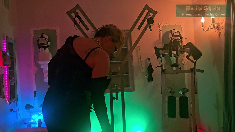 Strict Senz: Monika Schmidt女主调教骑脸sm屁股崇拜口头羞辱