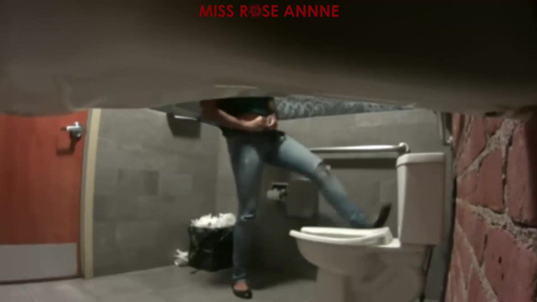Insomnia Domina: Toilet Extreme