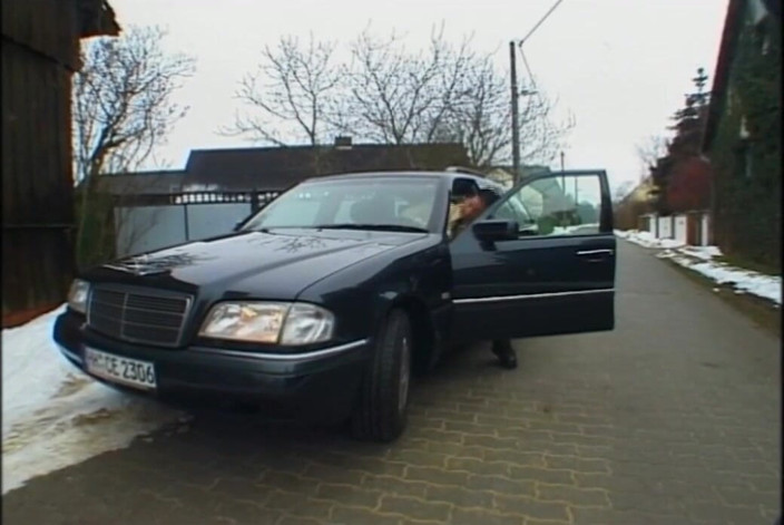 Absolute BDSM films - The original: Mâna umilită a pătruns în curul roșu