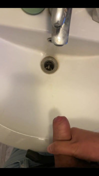 Stayed in a Houseshare for a Night and I Unloaded in the Sink