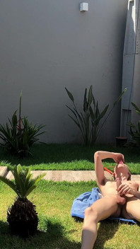 Mengusap di bawah matahari dengan Henry