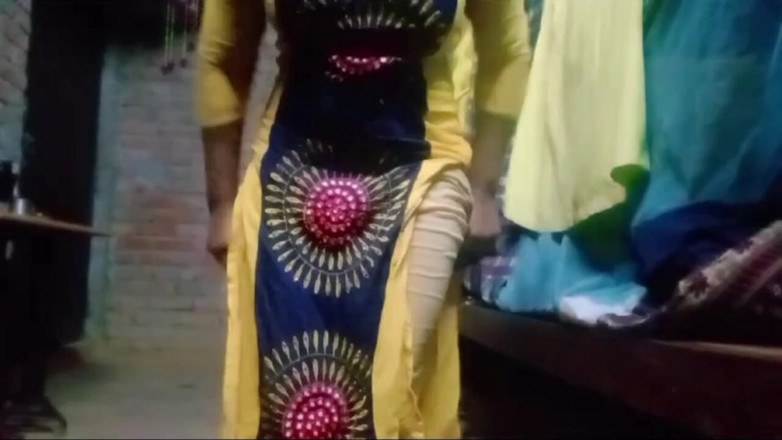 Human creator: Soy una chica virgen, hay mucho esperma en mi coño