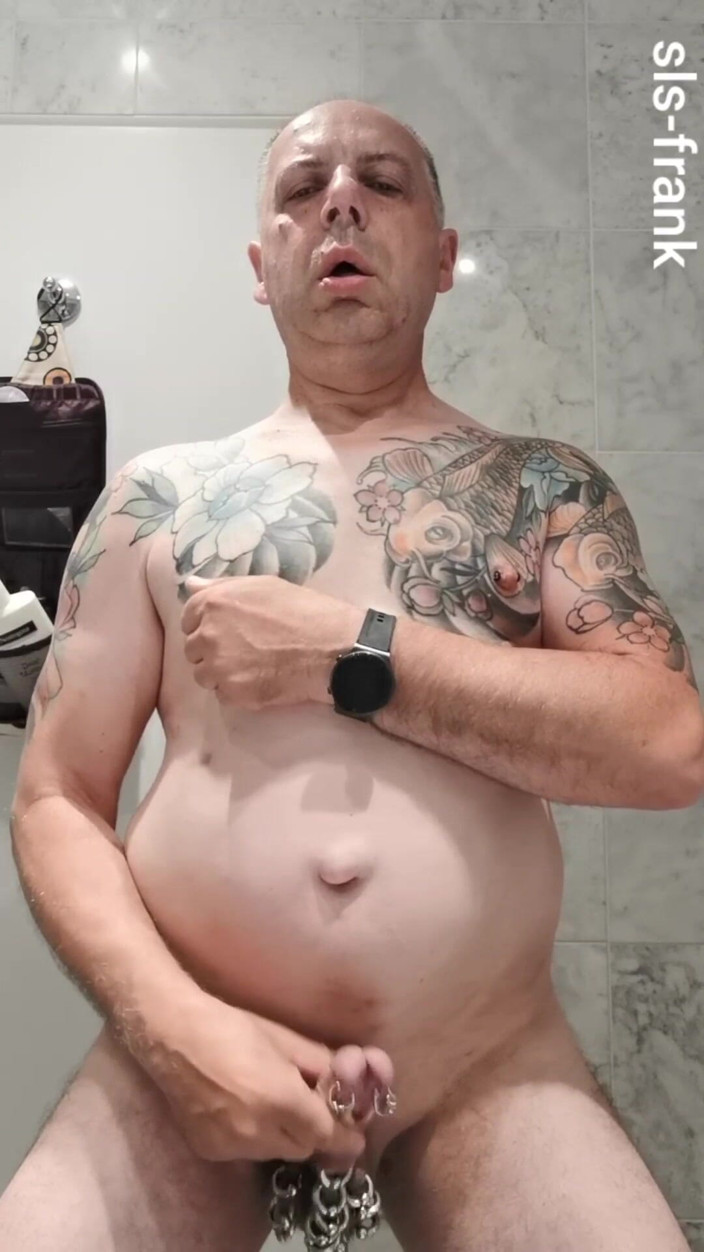 sls-frank: Sls-Frank, ukážu ti svůj subincionní penis s piercingy a anální...