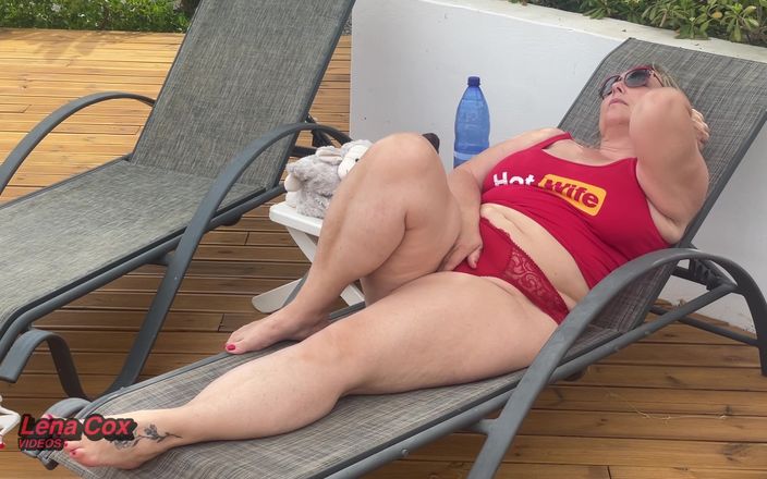 Lena Cox: Het fru Lena Cox blir blöt: vild trädgård onani &amp;rörigt sprutar