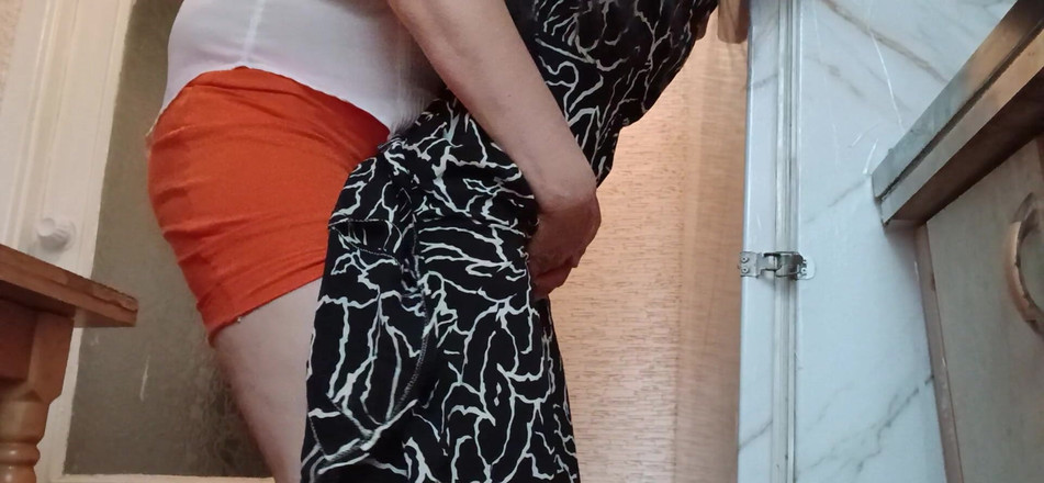 Lesbian-candys: Am fost futută rapid de șefa mea dominatoare matură sexy în bucătăria...