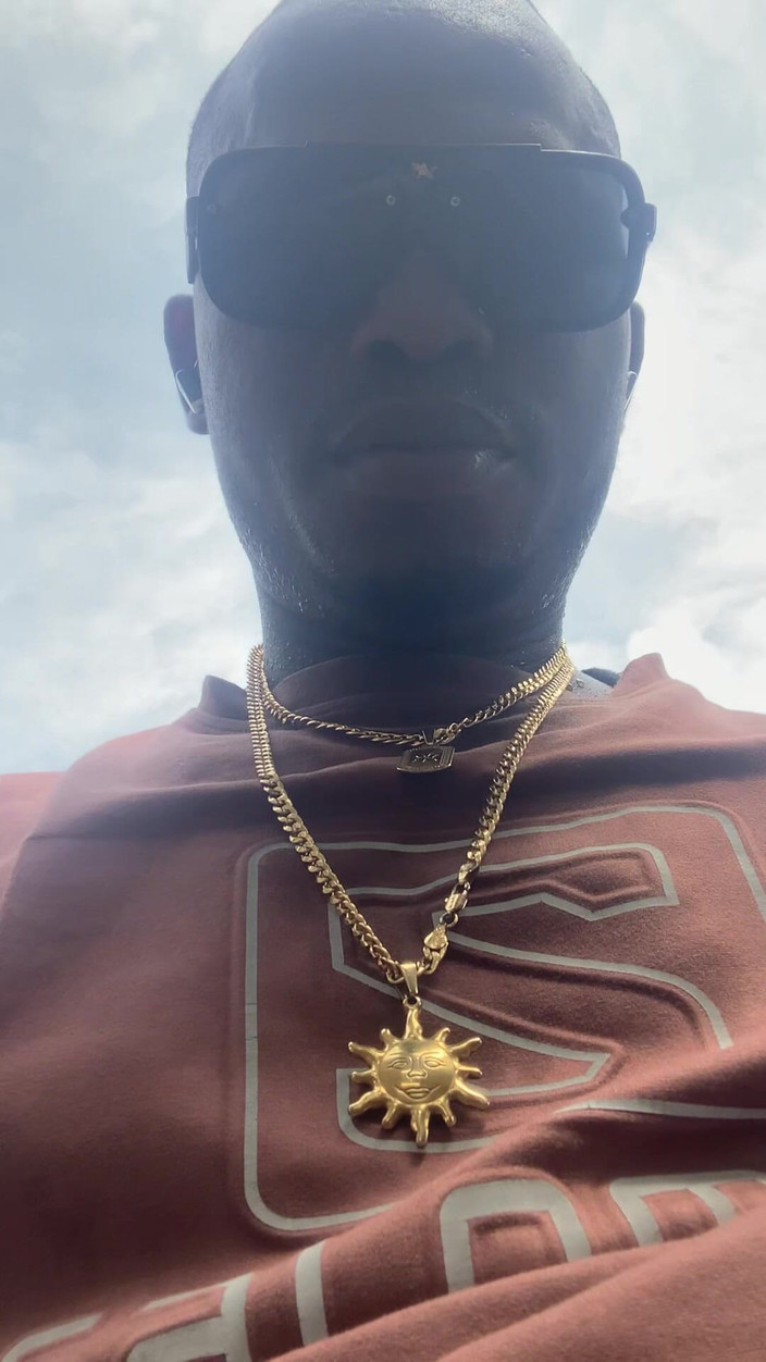 Dickass3x: Güneşin altında dayanılmaz bir binada hızlı