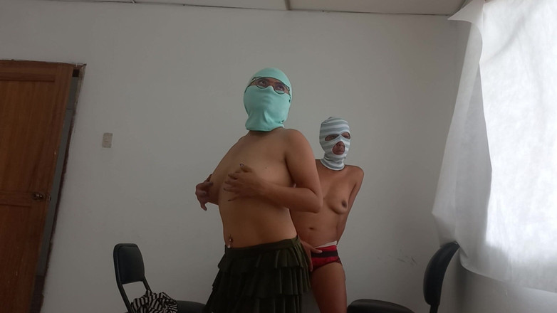 NEGRITA SEXY: I colleghi mostrano le loro tette mentre i proprietari della...