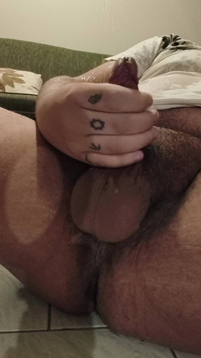 tonythecubbie: Mastürbasyon yaparken üzerime işiyor