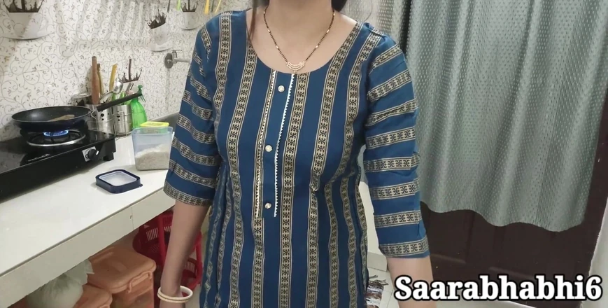 Saarabhabhi6: 台所で何してるの、ヤリたい、ヤラせてくれないか?