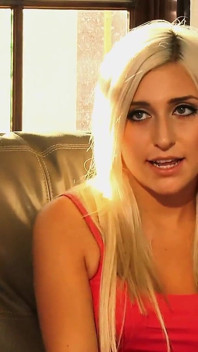 Xandra sixx usa la lingua per far venire forte hollie mack