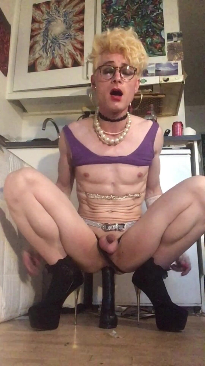 Sissy Cindy Slut: Flaca rubia puta blanca Jes expuesta