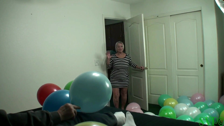 Nasty grannies: Wredna i paskudna stepgrandma pali i pieprzy stepgrandsona podczas bicia...