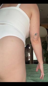 Tuta bianca o pantaloncini da yoga bianchi??