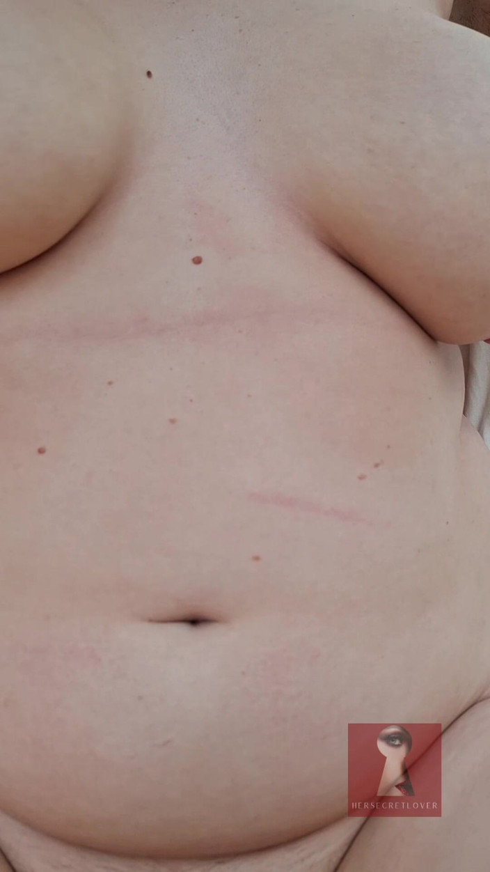 Hersecretlover: La Matrigna Si È Eccitata Troppo Nella Calore Estiva