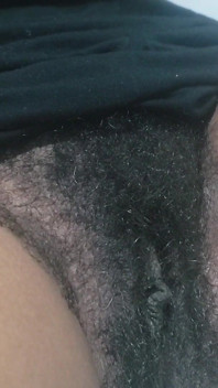 Orta Yaşlı Seksi Kadın Kıllı Amcık Doğal Güzellik - Olgun Özgüven, Otantik Vücut, Gerçek Amatör Titreşimler