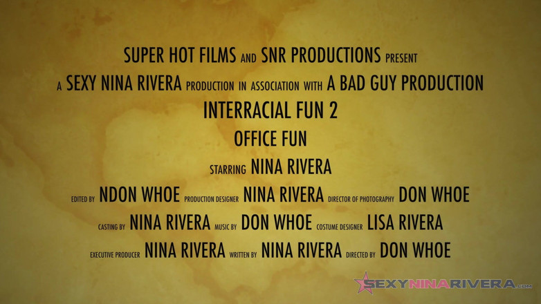 Super Hot Films: Doar o altă zi la birou / Nina Rivera