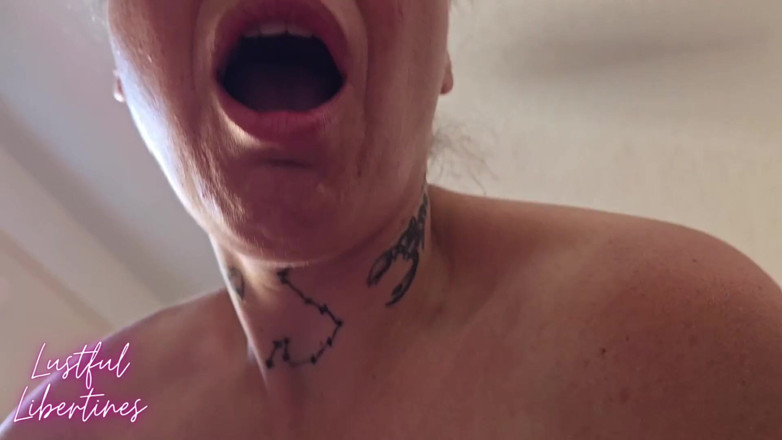 Lustful Libertines: Sexo furtivo con hermanastra