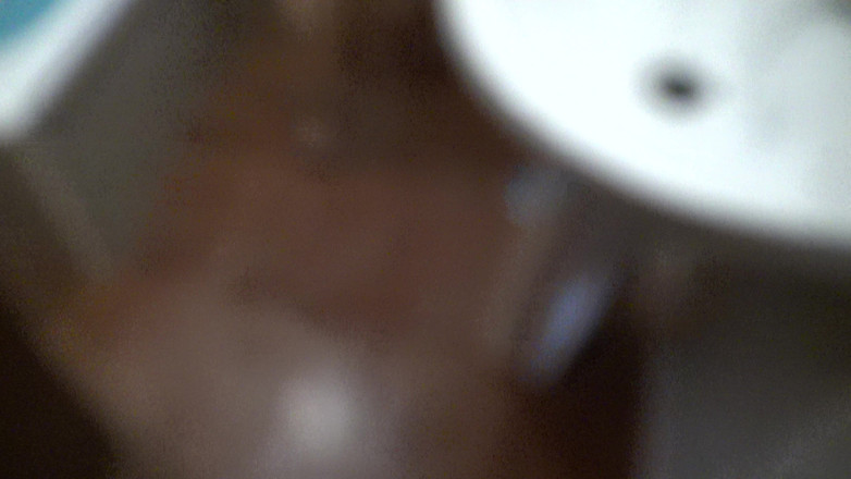 Stepmom Susan: Meu enteado quer ver como eu mijo da minha buceta...