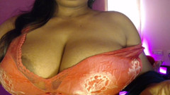 HotGirl21: Žhavá sexy prsa Otevřená stisknutá.