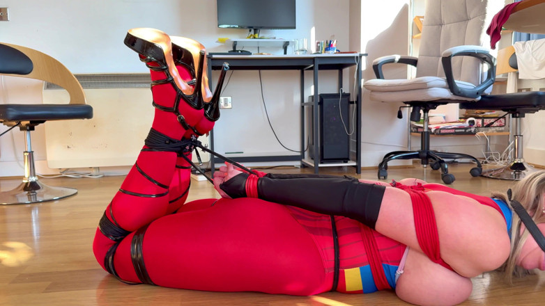 Latina Fetish: Trapped Heroine Supergirl in Bondage (4k + Bts)