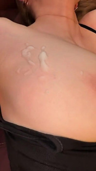 Mit Big verwandelt sich die Steptit in einen Spiegel und Hardcore-Sex, der mit Sperma auf der