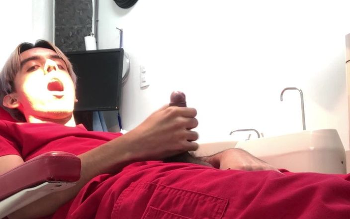 Miguelo Sanz: Masturbándose en la clínica dental pt 1