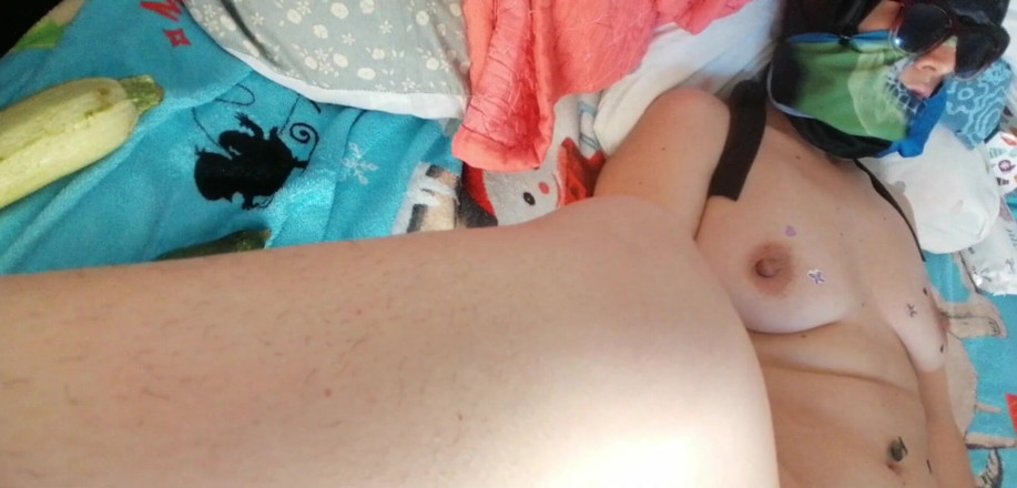 Amateur_MS: Istri amatir ini lagi asik masturbasi memeknya pakai jari sampai...