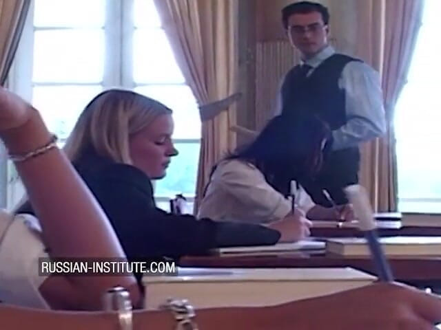Russian Institute: हॉट कमसिन के साथ बाथरूम में फटाफ़ट गांड चुदाई
