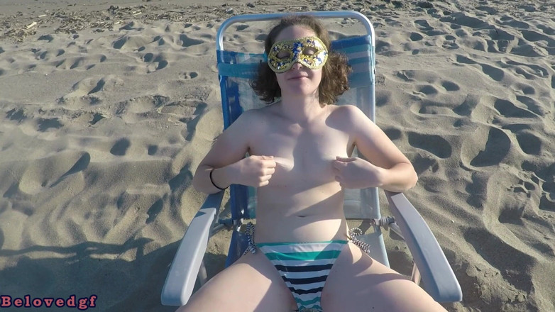 Belovedgf: Pissar på stranden