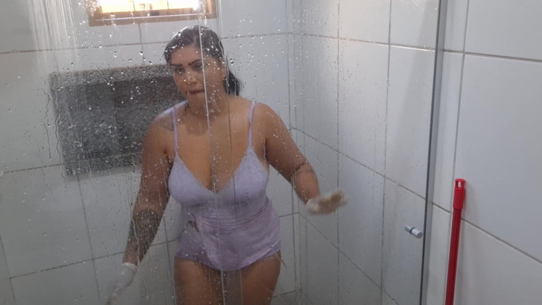 Casal Mattos: Puttana in bagno: Mia moglie si mostra sudata e mostra...