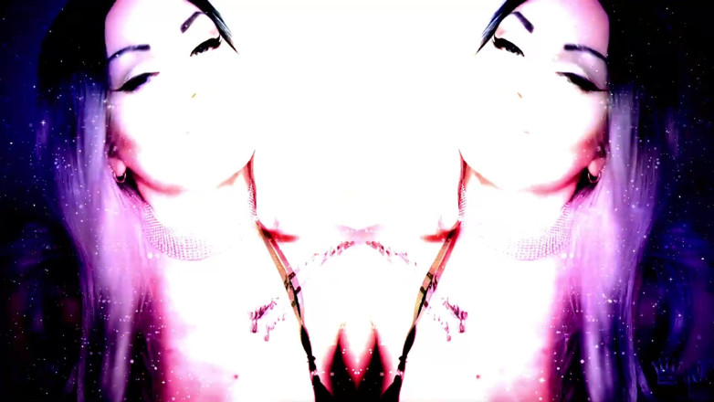 Goddess Misha Goldy: ASMR fort envoûtant, contact visuel et stroboscopique ! S'il te plaît,...