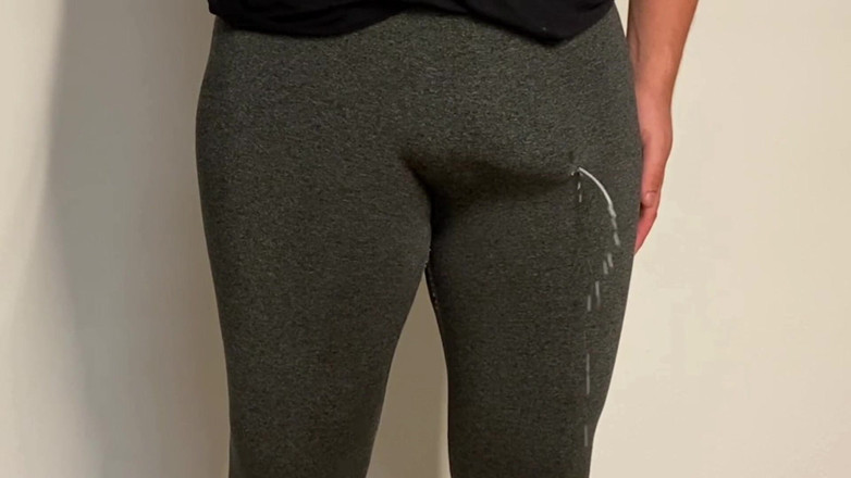 Lucas Nathan King: तंग पैंट में हाथ कमशॉट नहीं