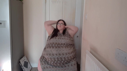 SSBBWLadyBrads: Grandota prueba ropa en pantalones de cuero