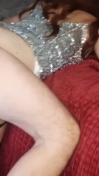 La moglie registra un rapporto video a suo marito. Sborra è arrivata nella figa. la cosa vera