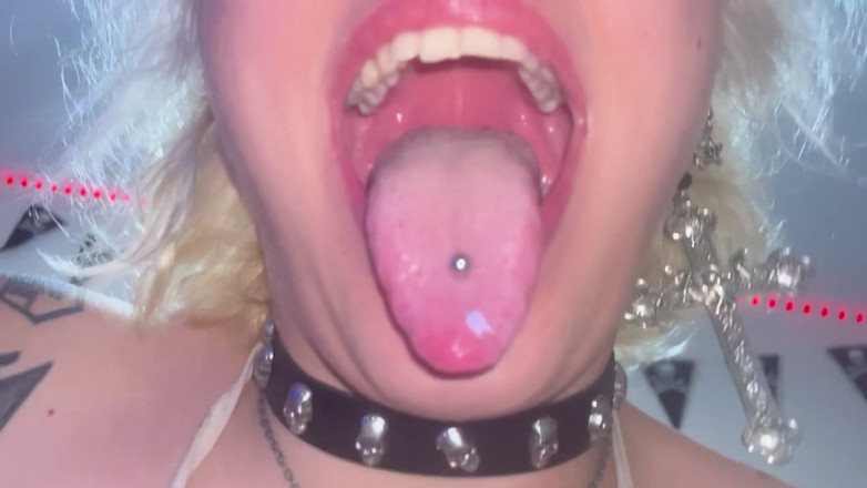 Glitterqueen1999: Mâncând tatăl meu vitreg pervers 