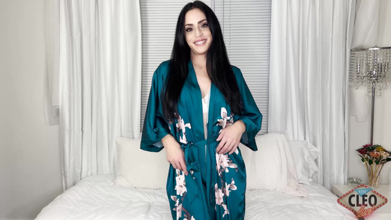 Cleo: Cleo Sexy Robe Striptease