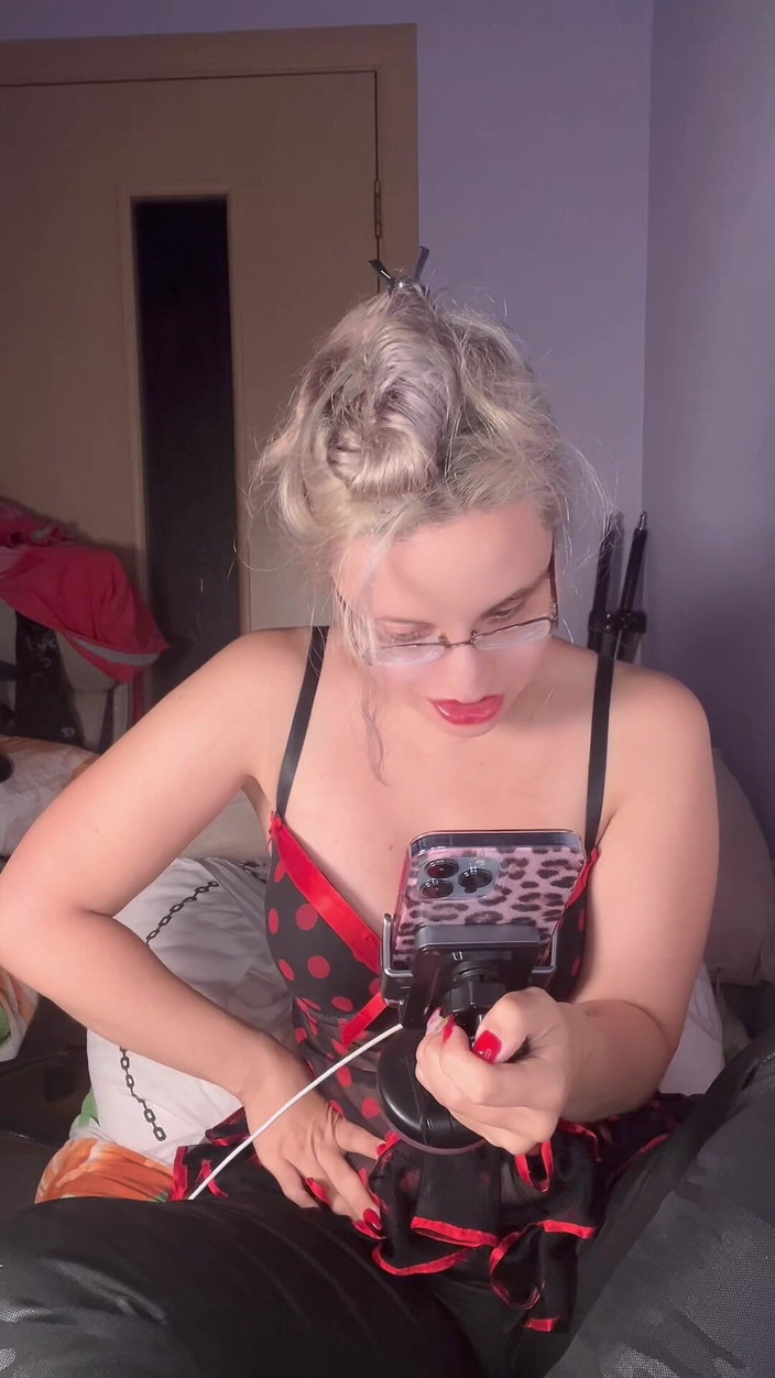 FinDom Goaldigger: Rony żałosna ocena penisa