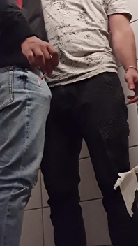 Fuck 'n Smoke dans les toilettes publiques