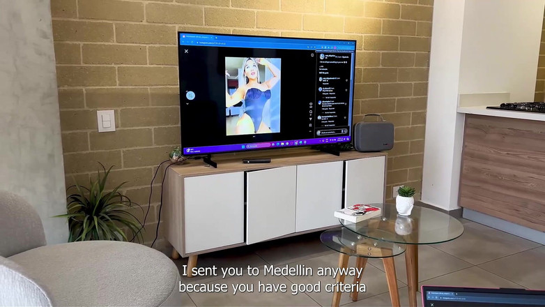 Naty Delgado: 캐스팅에서 그녀의 핫한 금발 라티나의 젖은 보지를 따먹는 거유 밀프 흑누나!