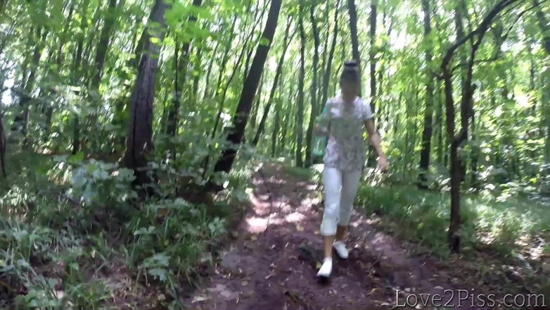 Love 2 Piss: Pissing in the Woods