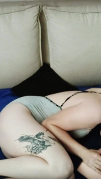 女孩玩女性成人娃娃
