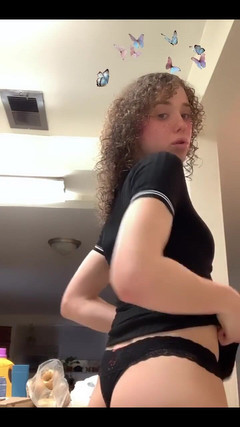 Tia Tizzianni Productions: 准备参加演出