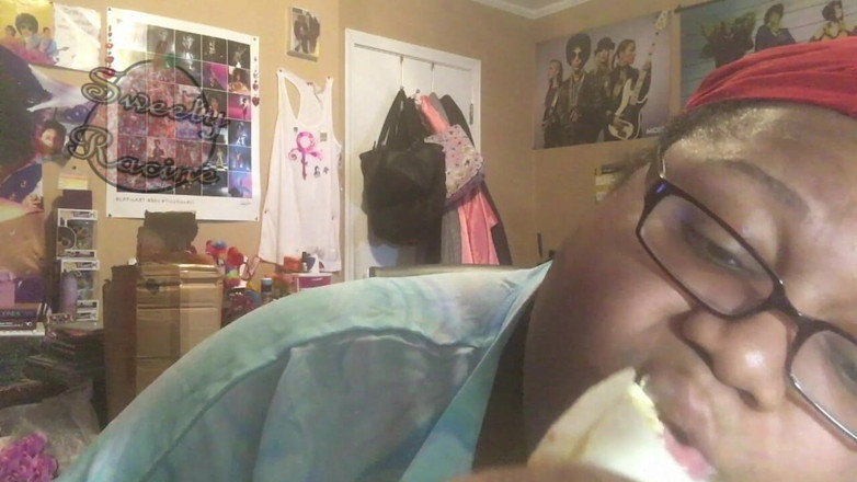 Sweety Racine: SSBBW Eats a Snack