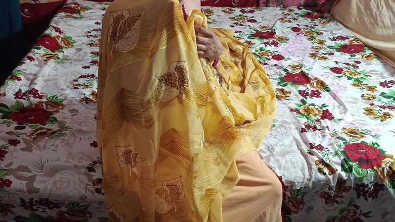 Lalita Singh: Krásná indická Bhabhi chčije se sexem, hindský zvuk