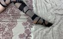 Gloria Gimson: Gambe lunghe di bellezza in calze nere in meraviglioso assolo...