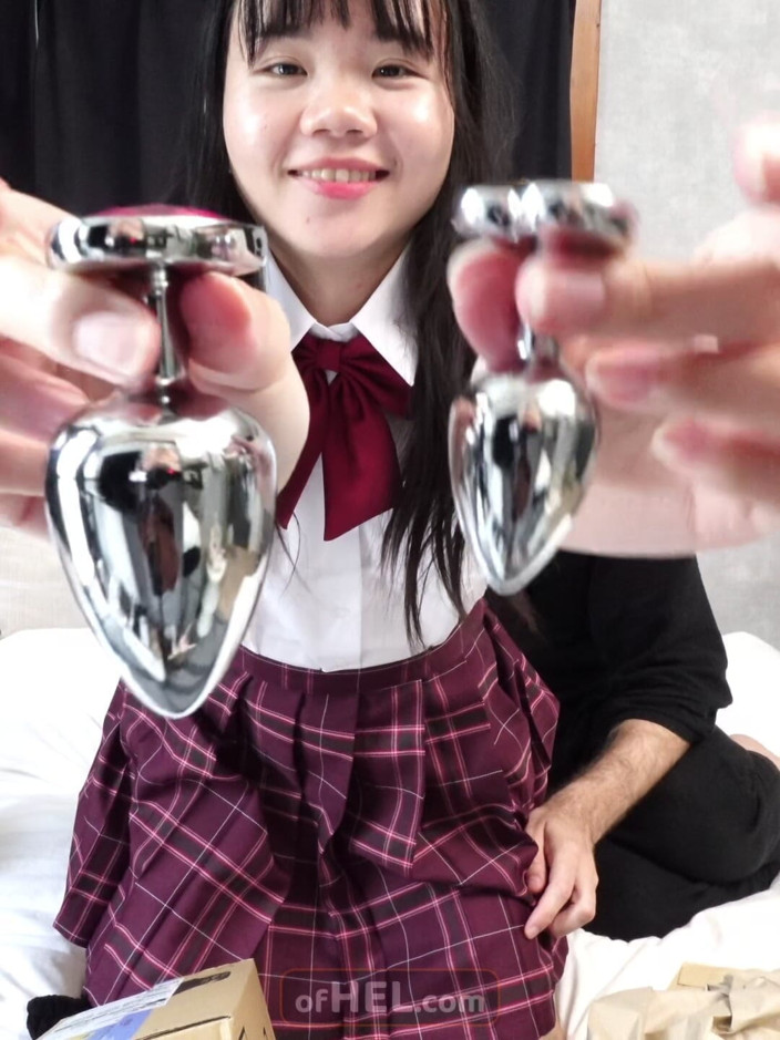 Girls of Hel: Baebi menunjukkan pembelian dan api menguji alat penggetar baru padanya