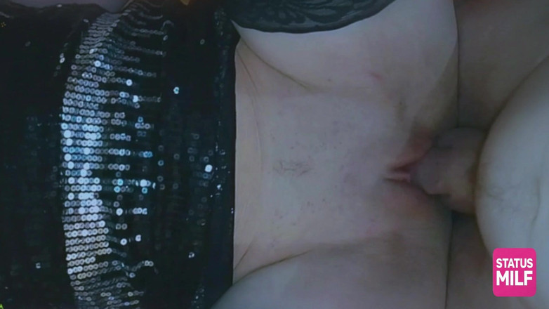 Kett Mun: Mit Sperma Getränkte Trauben Für Hungry Mature MILF