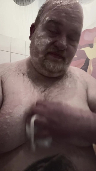 BigBearFrankfurt: Rychlá sprcha doma